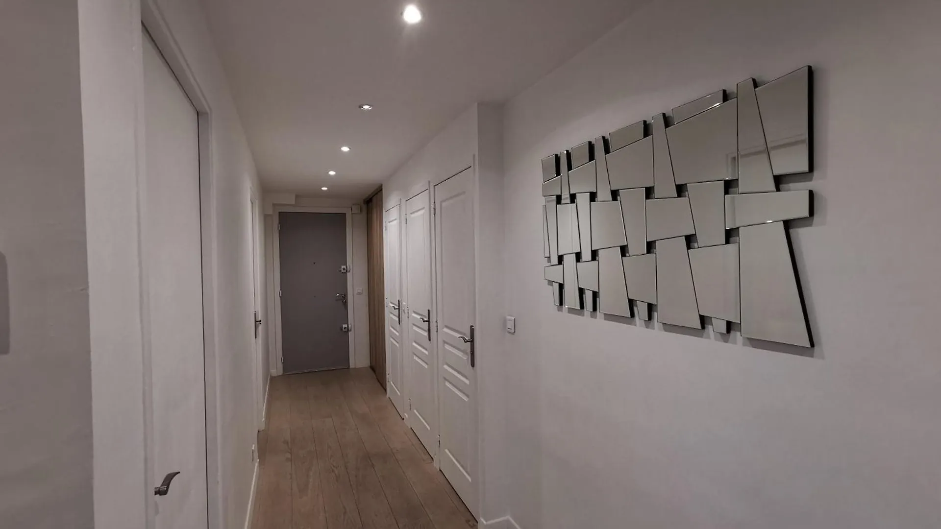 Apartment Le Chester Appartement 3 Pieces Cannes Proche Croisette Bord De Mer