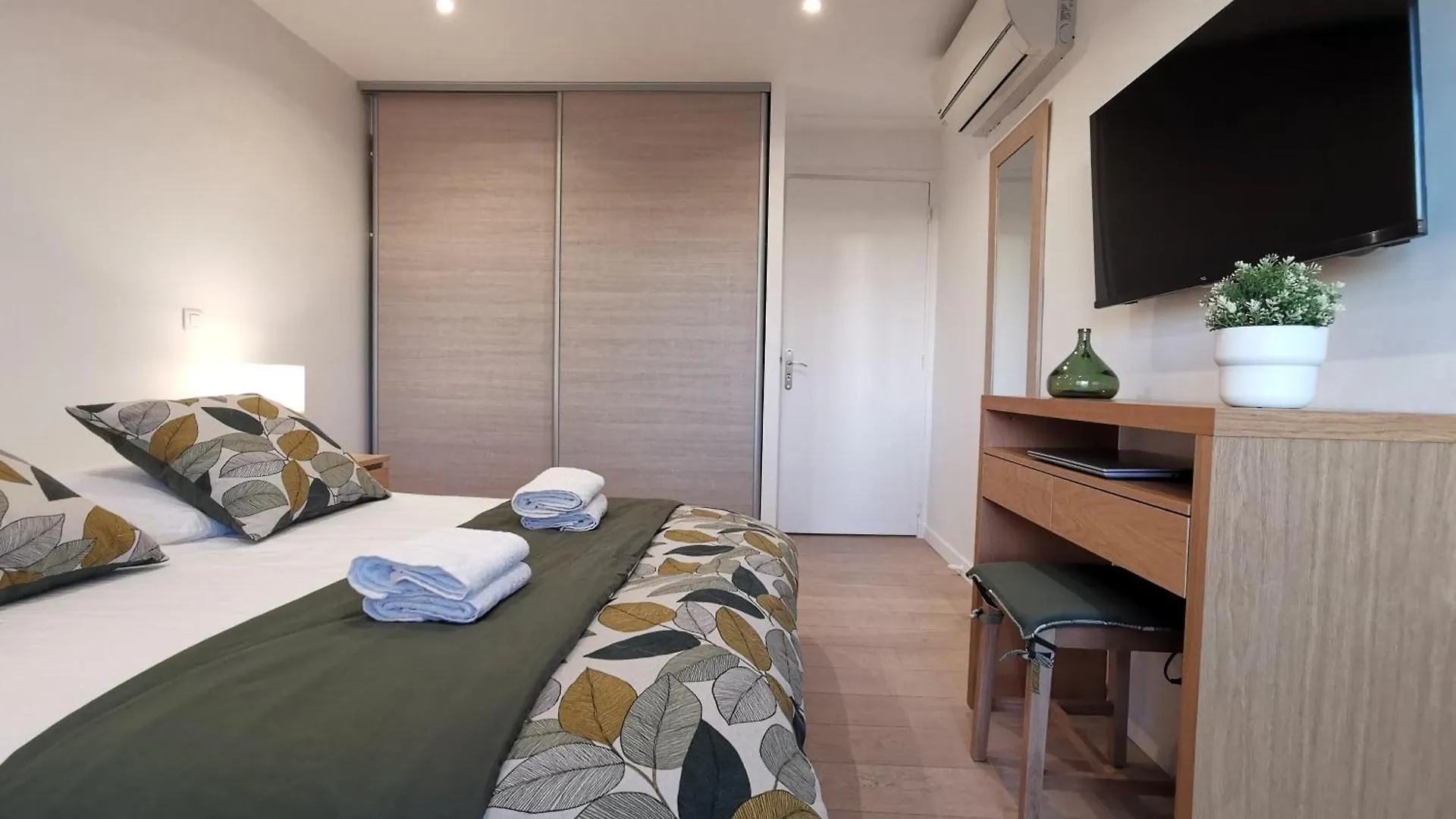 Apartment Le Chester Appartement 3 Pieces Cannes Proche Croisette Bord De Mer
