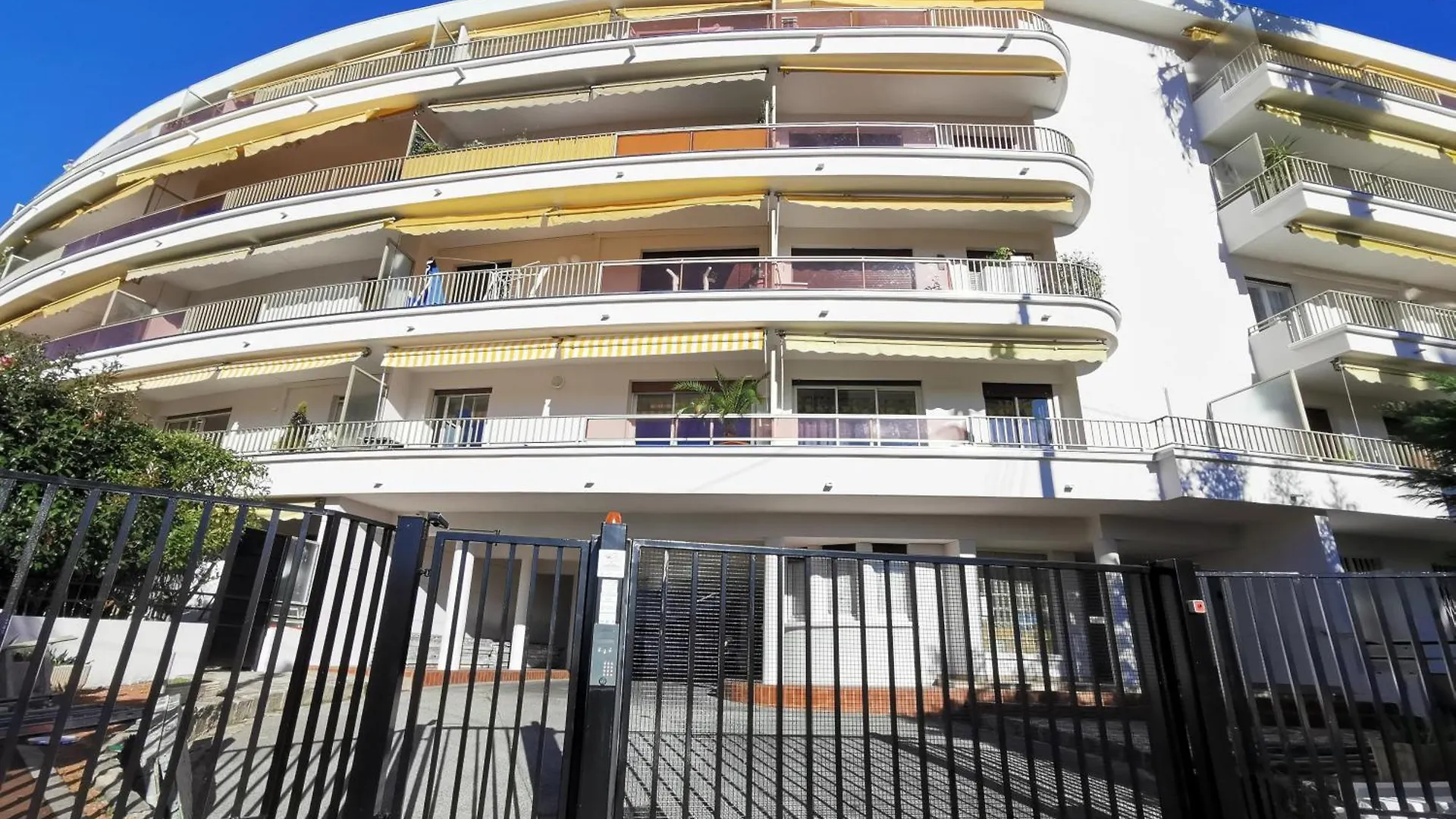 Le Chester Appartement 3 Pieces Cannes Proche Croisette Bord De Mer Apartment